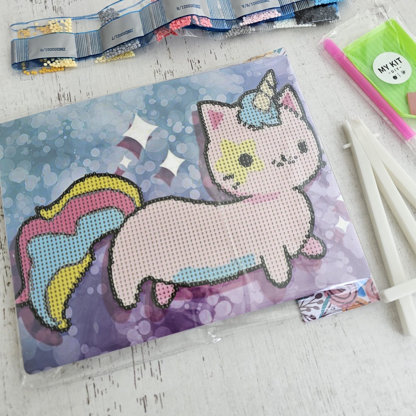 Kit pinta con diamantes 20x30 cm con atril - Gato unicornio