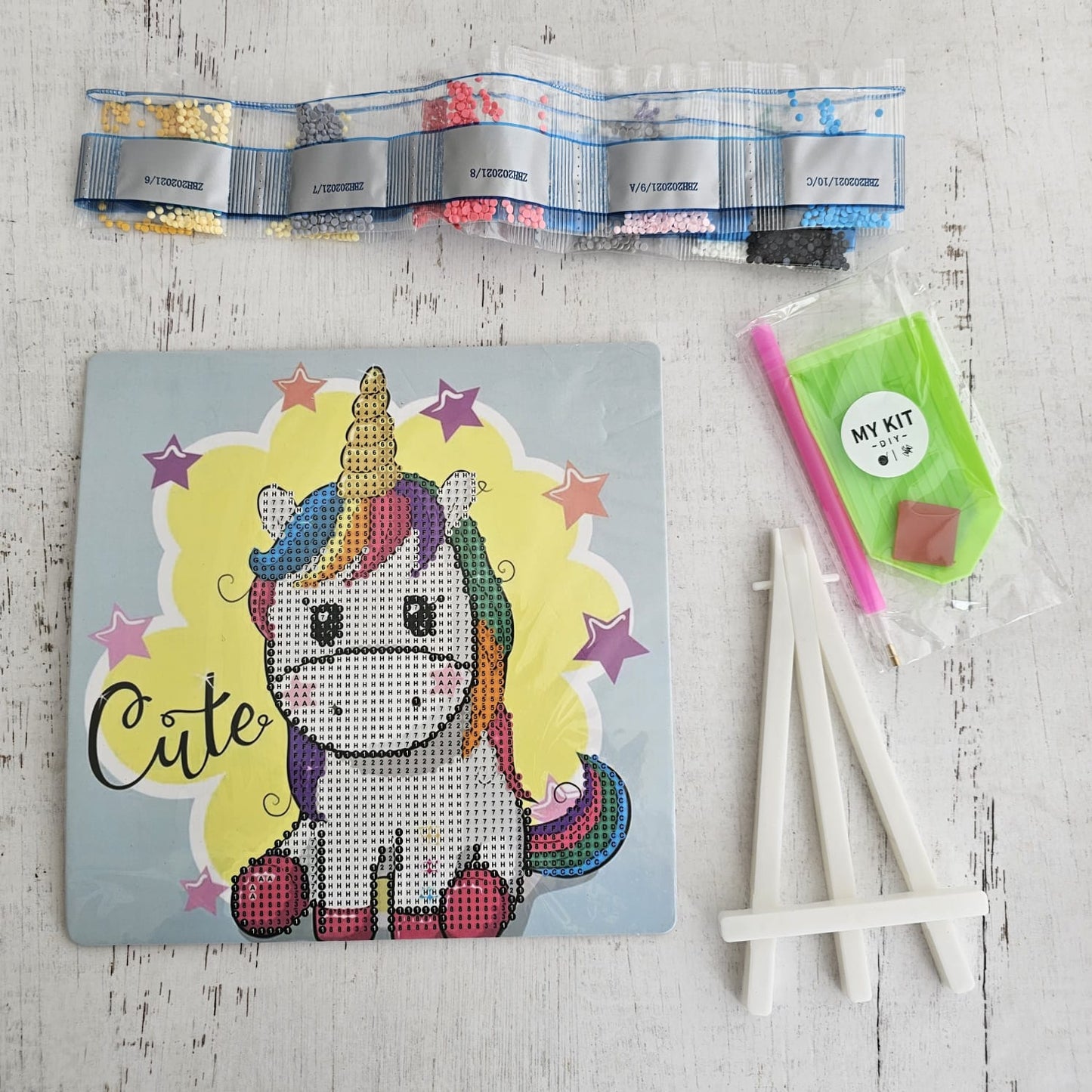 Kit pinta con diamantes 20x20 cm con atril - Unicornio