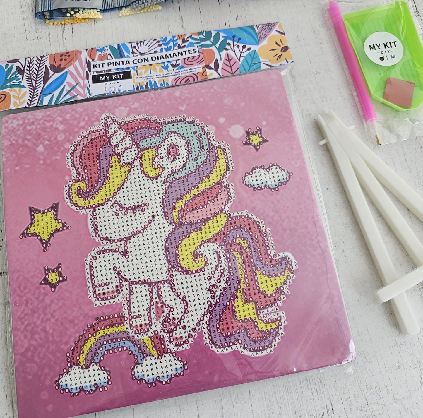 Kit pinta con diamantes 20x20 cm con atril - Unicornio