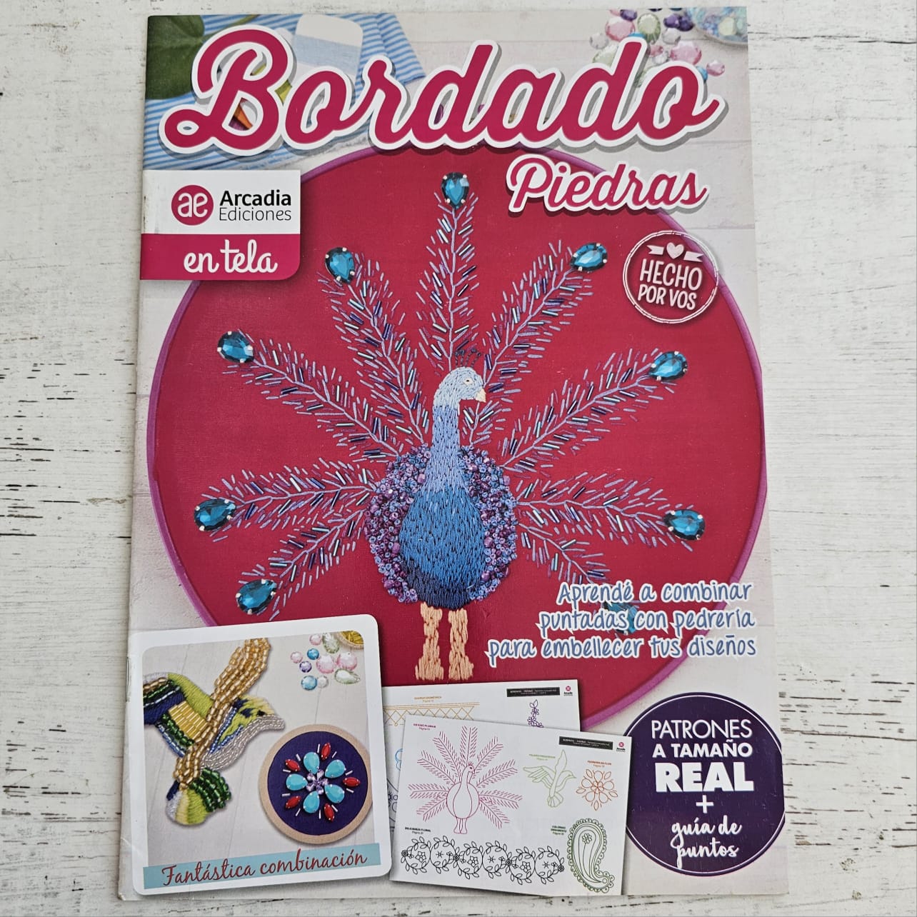 Revista de bordado piedras